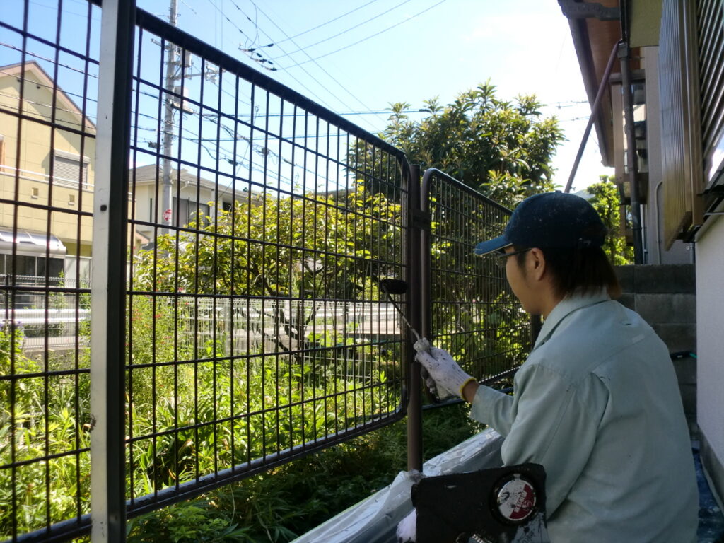 手摺りの仕上げ塗装