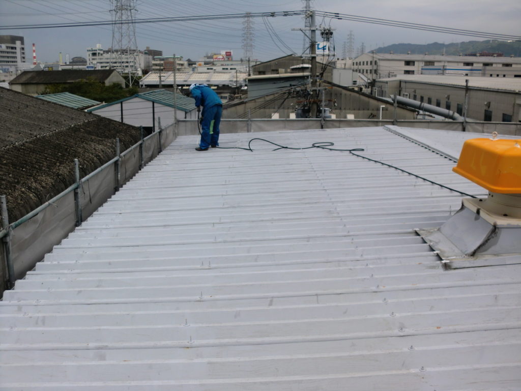 東大阪市で屋根高圧洗浄ーD社屋改修工事