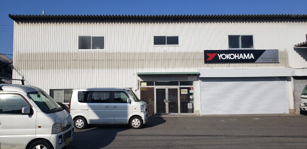 角波トタン製の貸工場の外壁塗装