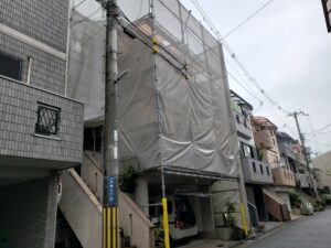 八尾市で外壁塗装と屋根塗装用の足場完了